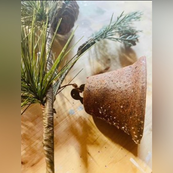 *Icy Pine & Rusty Bell Branch - Picture 2 of 10